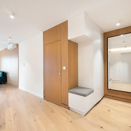 Solec Cristal By Bookinghost